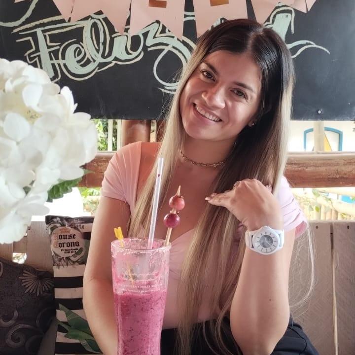 <em>Alejandra f.</em>